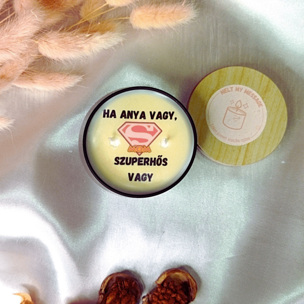 Anyák napi üzenetes gyertya szuperhős